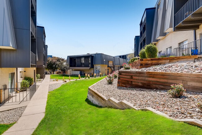 Building Photo - Flats at Pinecliff Rental