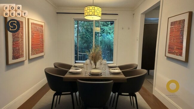 Photo - 4059 Liverpool St