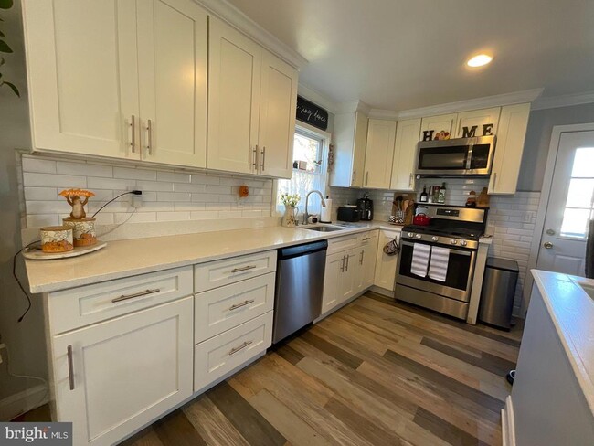 Photo - 6822 Donahue Ct