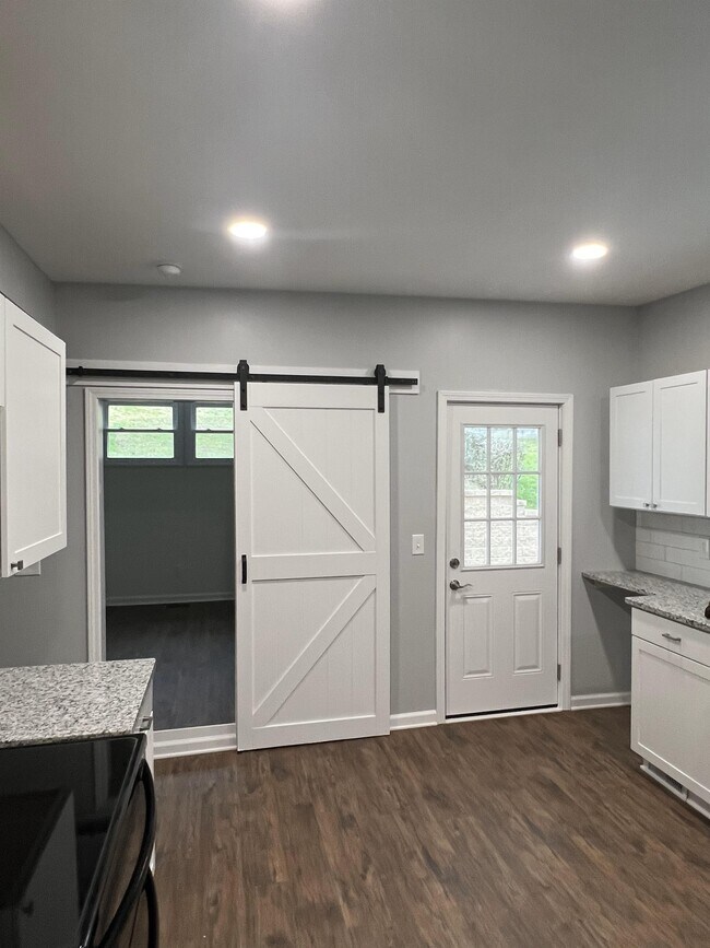 Photo - 4010 Jane St