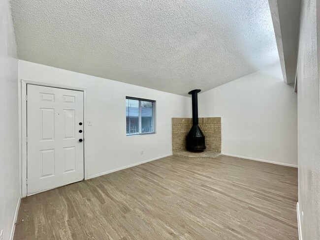 Photo - 1114/1116 Hazelton Unit 1114 Hazelton