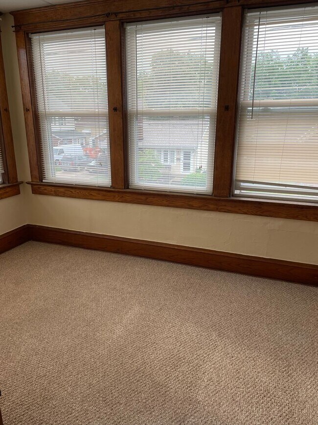 Photo - 846 E 30th St Unidad 846 E 30th St - 2nd Floor