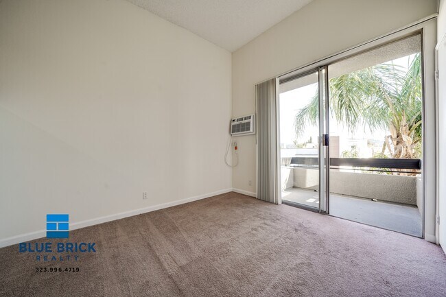 Photo - 11225 Morrison St Unit 118