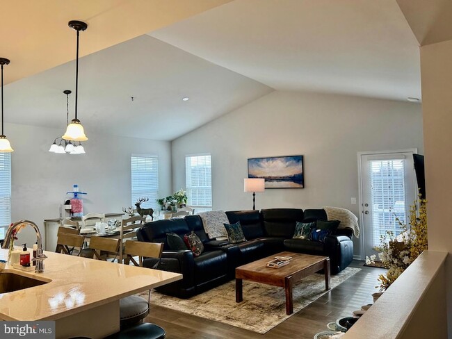 Photo - 100 Batik Wy