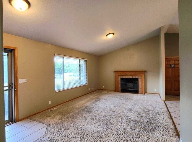 Photo - 5 BD 3 BA 2900 sq ft HOME IN DRAPER.