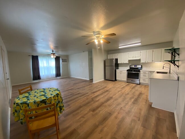 Open dining area - 166 Carousel