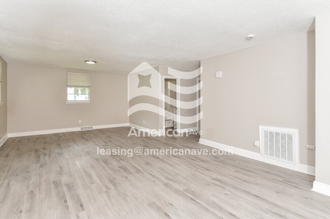 Photo - 205 Bowling Ave