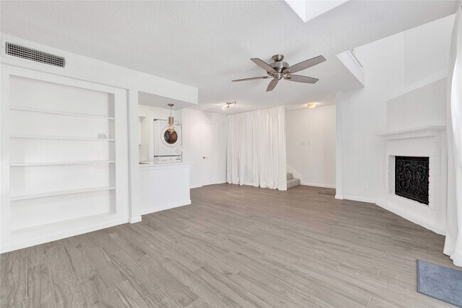 Photo - 2800 Jeanetta St Unidad 2104