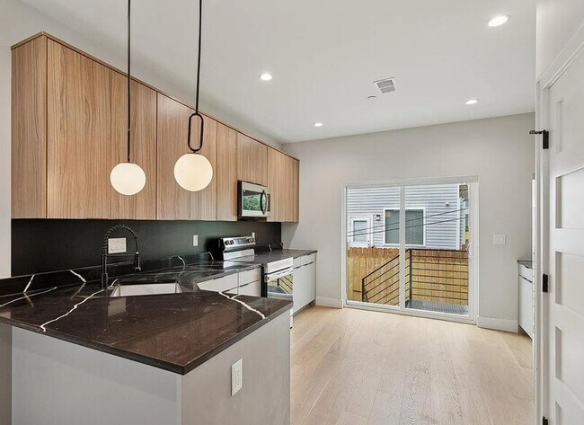 Photo - 2117 Bellmore St