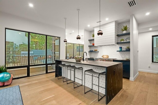 Photo - 1401 Rabb Rd