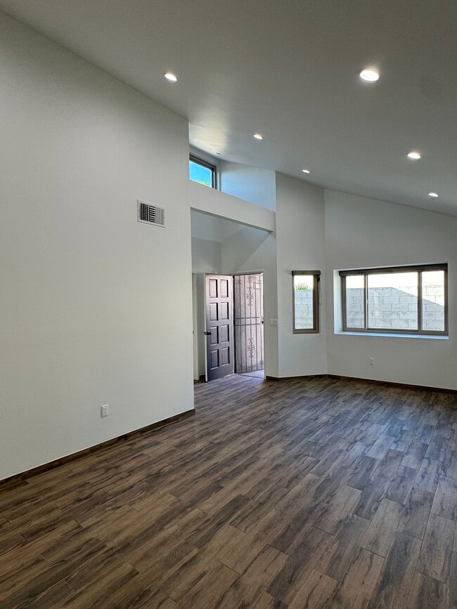 Photo - 1739 E Washington Blvd