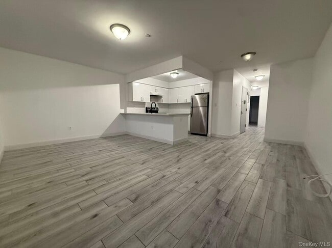 Building Photo - 57-14 Xenia St Unit 3