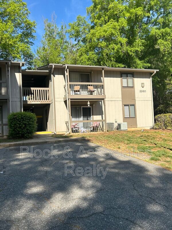 Photo - 2260 Sunderland Rd
