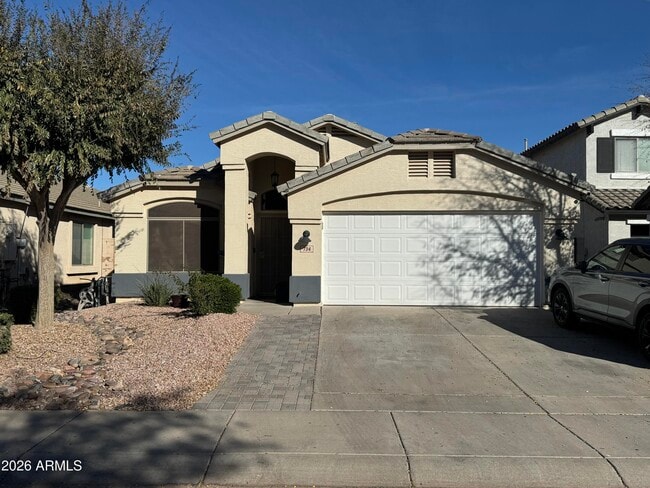 Building Photo - 734 E Kelsi Ave