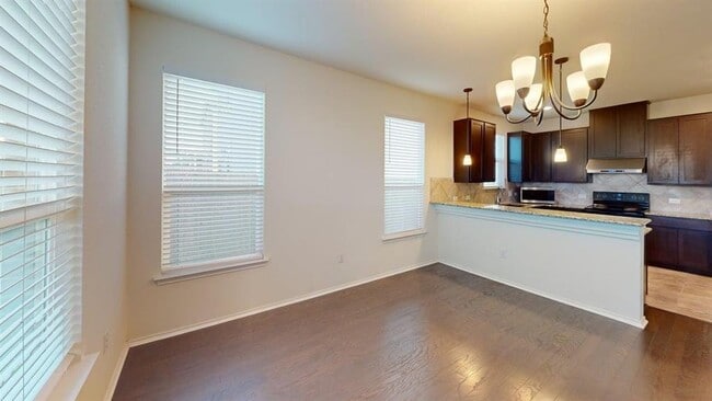 Photo - 906 Screech Owl Dr