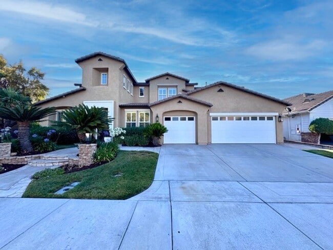 Stunning 5 bedroom Pool home located in th... - Stunning 5 bedroom Pool home located in th...