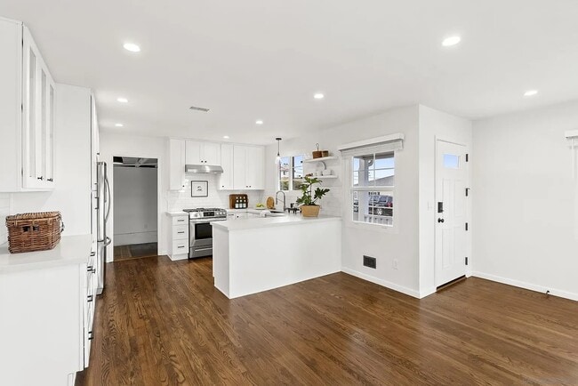 4325 Long Branch Ave
