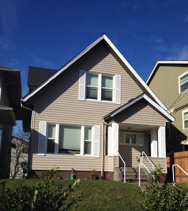 Building Photo - Washington House Unit Lower