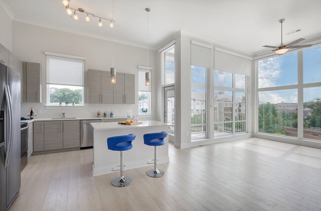 Airy 10- to 12-foot ceilings - AMLI Buckhead