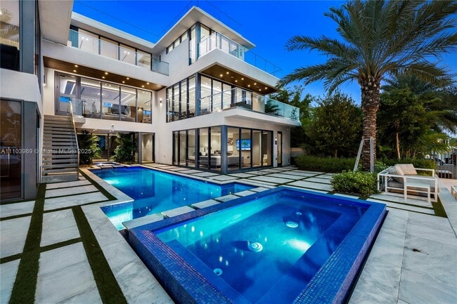 Photo - 440 Mola Ave