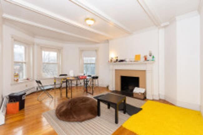Photo - BU West / Central Campus - Spacious, Renovated Brookline 4 Bed/2 Bath on Thorndike for 9/1/2026