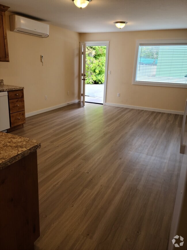 Building Photo - 216 Lawton St Rental