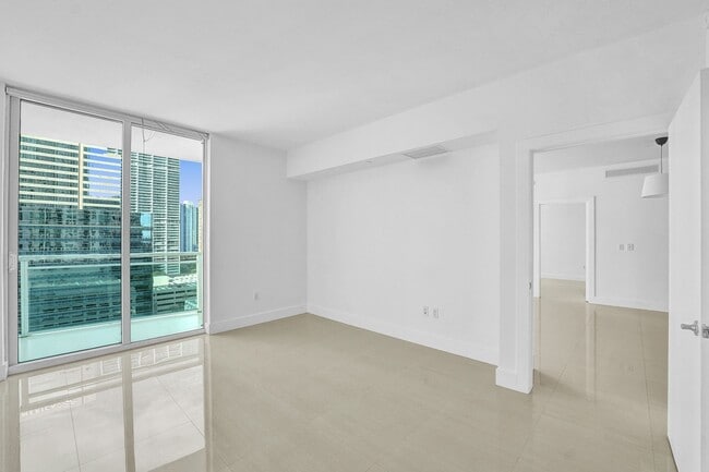 Photo - 950 Brickell Bay Dr Unidad # 1706