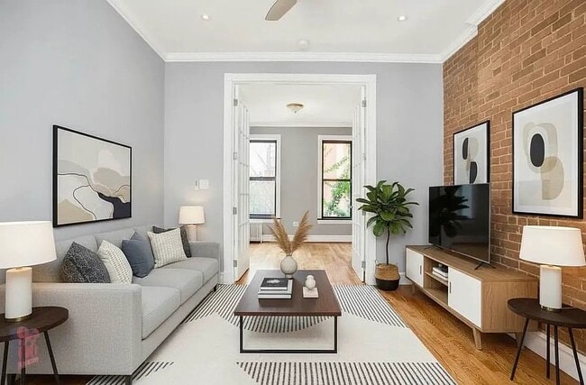 Building Photo - 248 Mott St