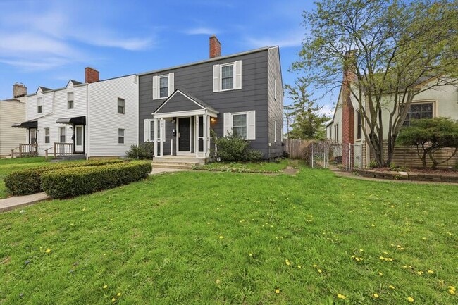 Photo - 735 E Mithoff St