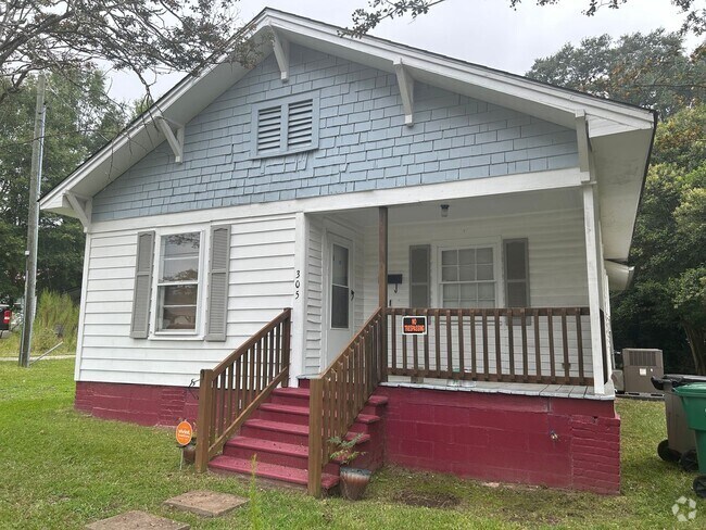 Building Photo - Lovingly cared for home near elementary sc...