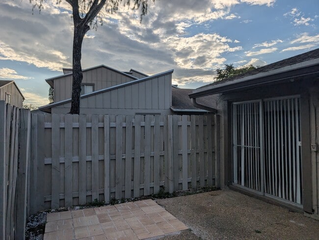 Building Photo - 2146 NW 57th Ave Unit 2B/ 2B with nice Patio