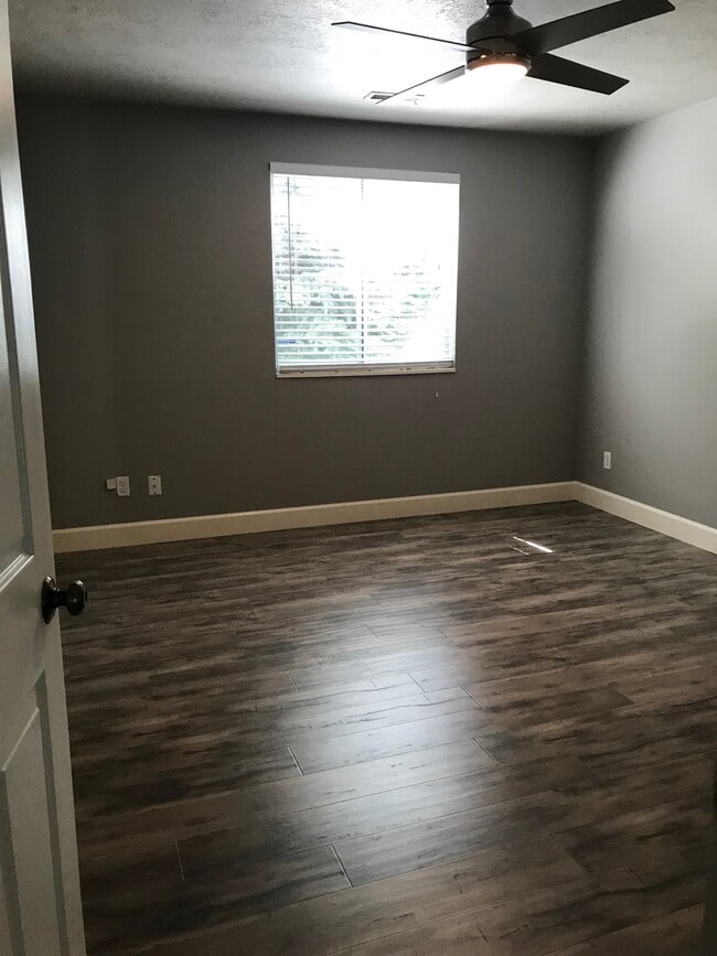 Planta principal - Dormitorio privado - 8379 Sycamore Tree Cove Unidad Private Bed and Bath