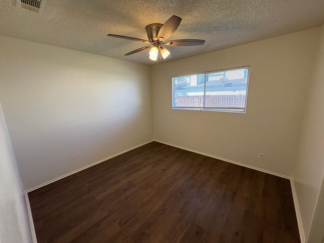 Photo - 3939 Unidad B