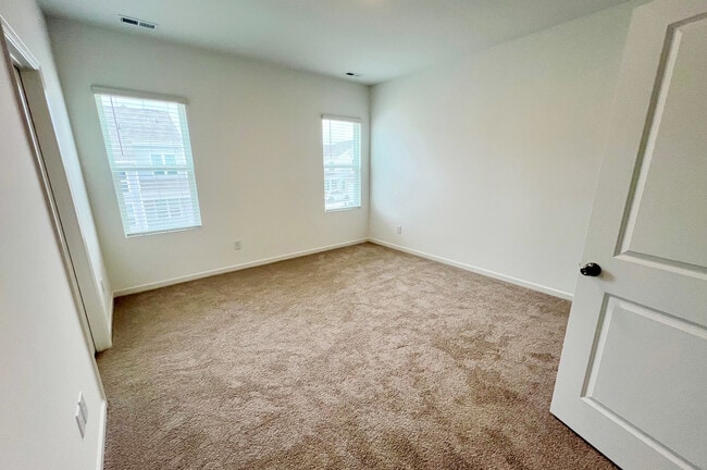 Photo - 1649 Stanley St