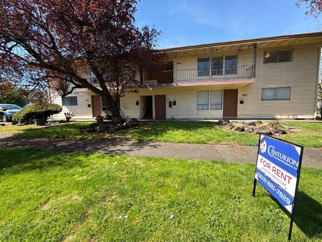 Photo - 1594 Tripp St SE