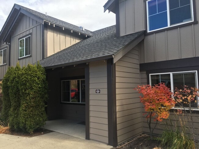 Photo - NW 3x2 townhome with primary bedroom on the main level