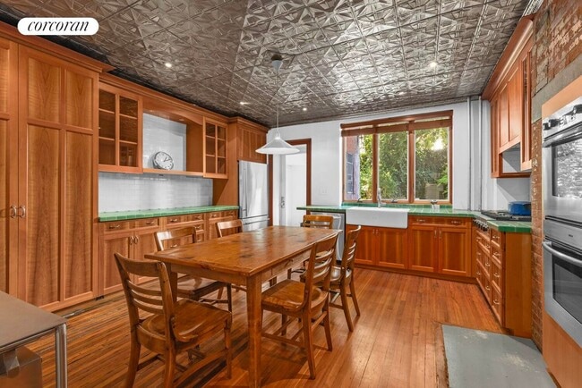 Building Photo - 131 1/2 Noble St Rental
