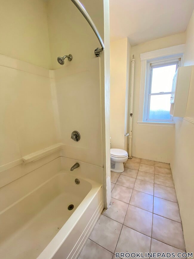 Photo - 364 Riverway Unidad 22