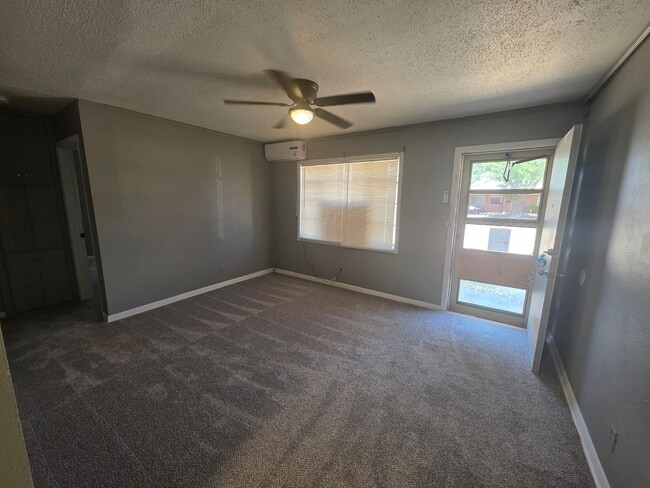 Building Photo - 3001 Curtis Dr Unit 3001 - B