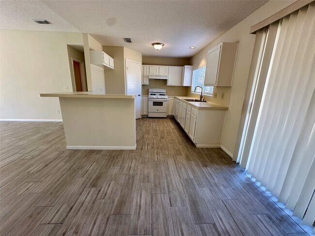 Photo - 18074 Glenledi Dr