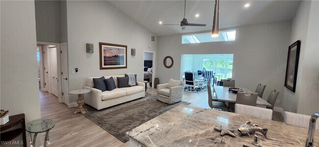 Photo - 421 Kings Way