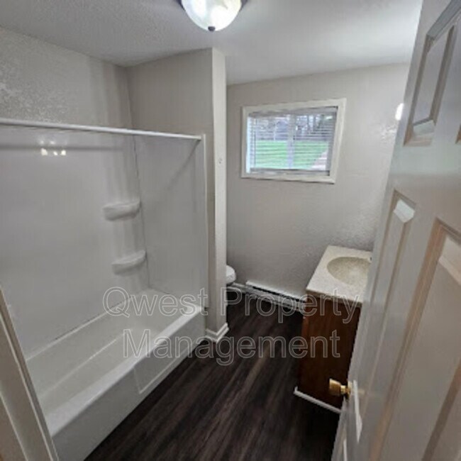 409 E Woodlawn Ave Unit 4