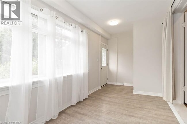 Photo - 161 Maple St