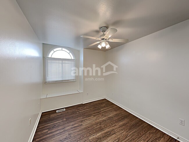 Photo - 896 N 1110 W House