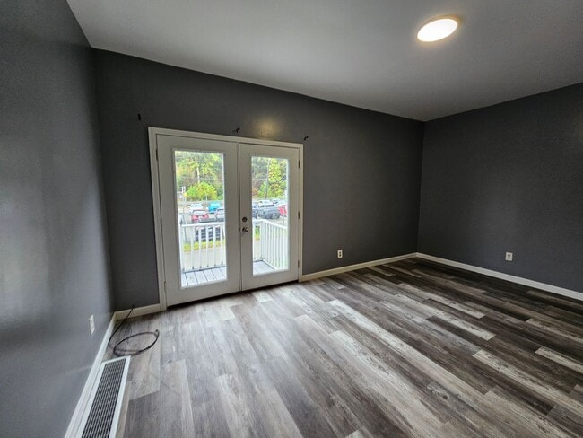 Photo - Spacious 5 bedroom 1.5 bathrooms for rent ...