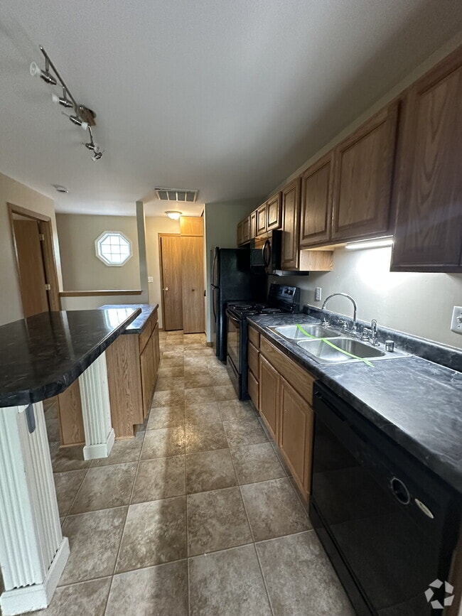 Building Photo - 1931 Dupont Dr Unit 201 Rental