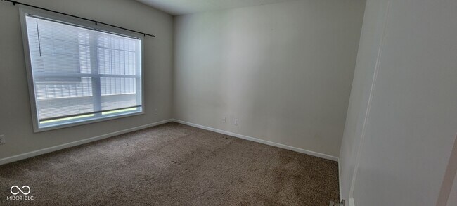3715 W Denise Dr