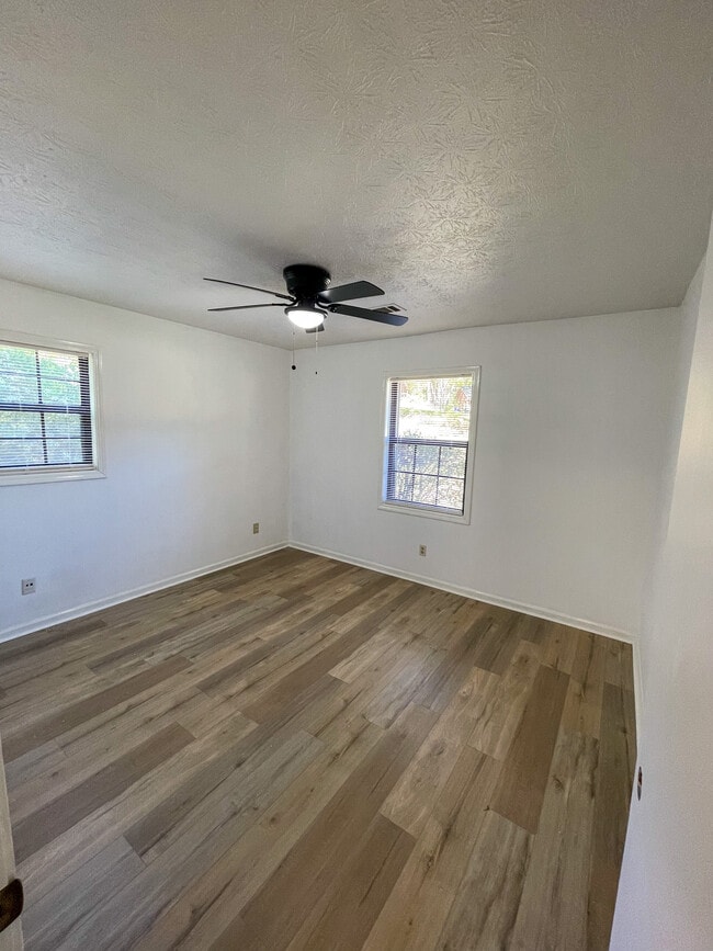 Photo - 1043 Chestnut Oak Ct NE