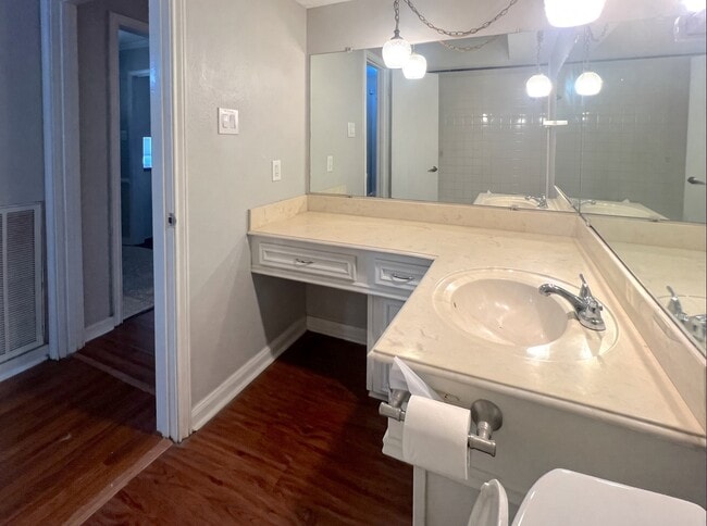 Photo - 234 Wickhamford Way