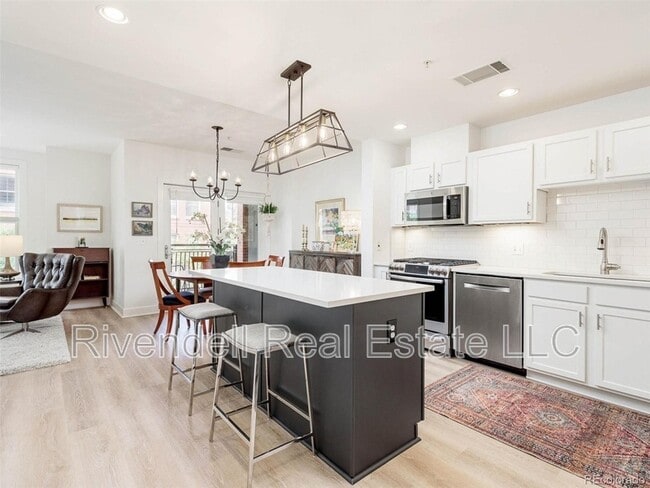 Photo - 1631 Emerson St Unit 319